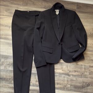 Ann Klein Executive Collect Black Blazer and Pants Suit Set Size 6 Womens